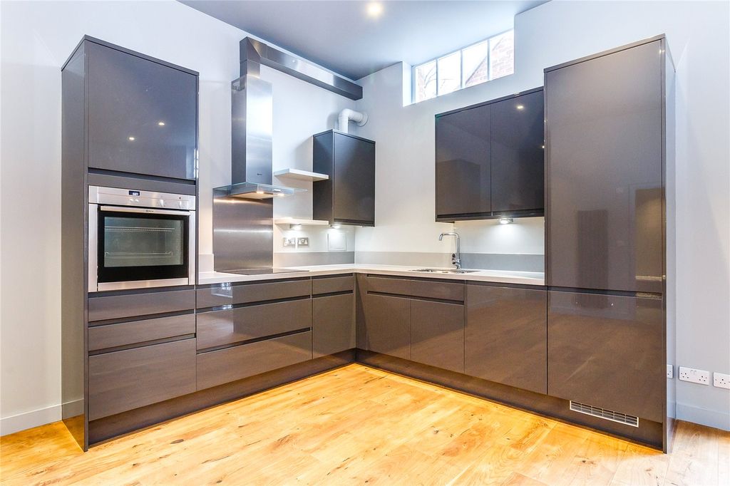 Property photo 2 of 10 Kitchen