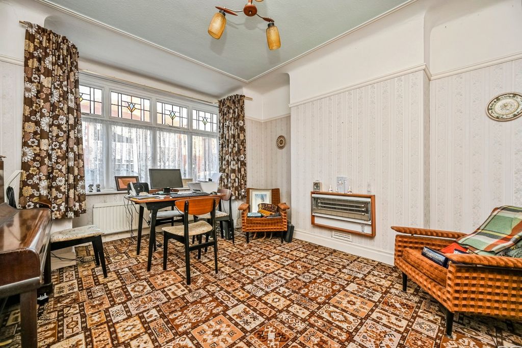 Property photo 2 of 17 Photo