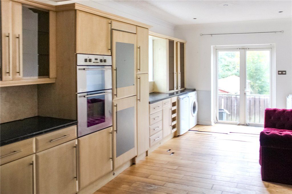Property photo 3 of 9 Dining Kitchen