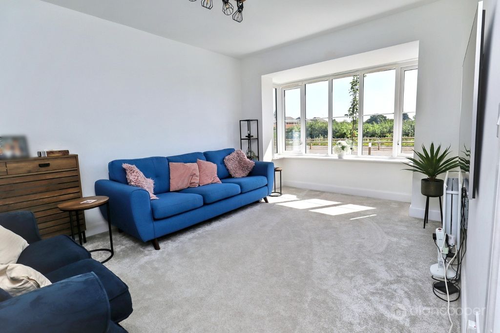 Property photo 2 of 33 5238153