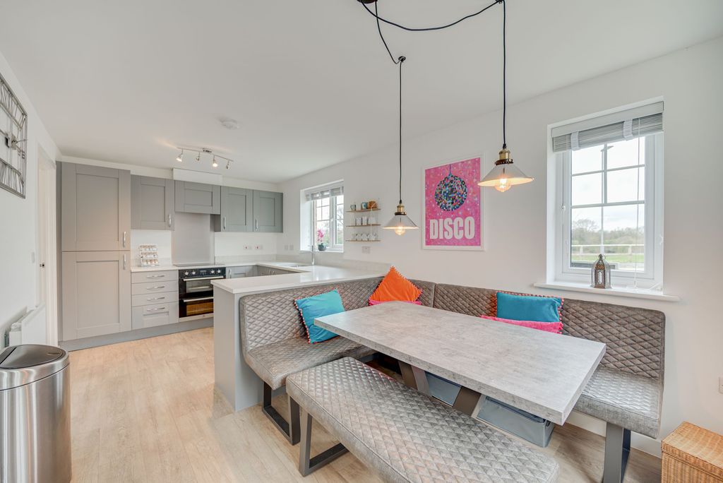 Property photo 2 of 21