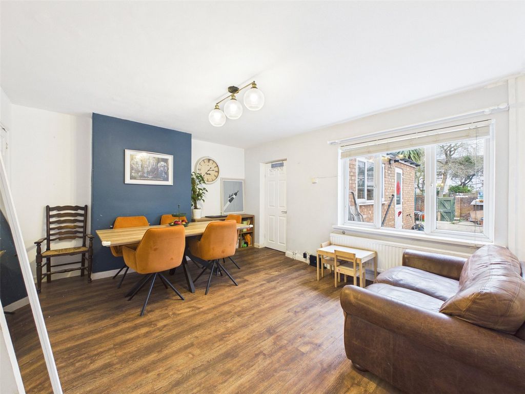 Property photo 2 of 14 Picture No. 11