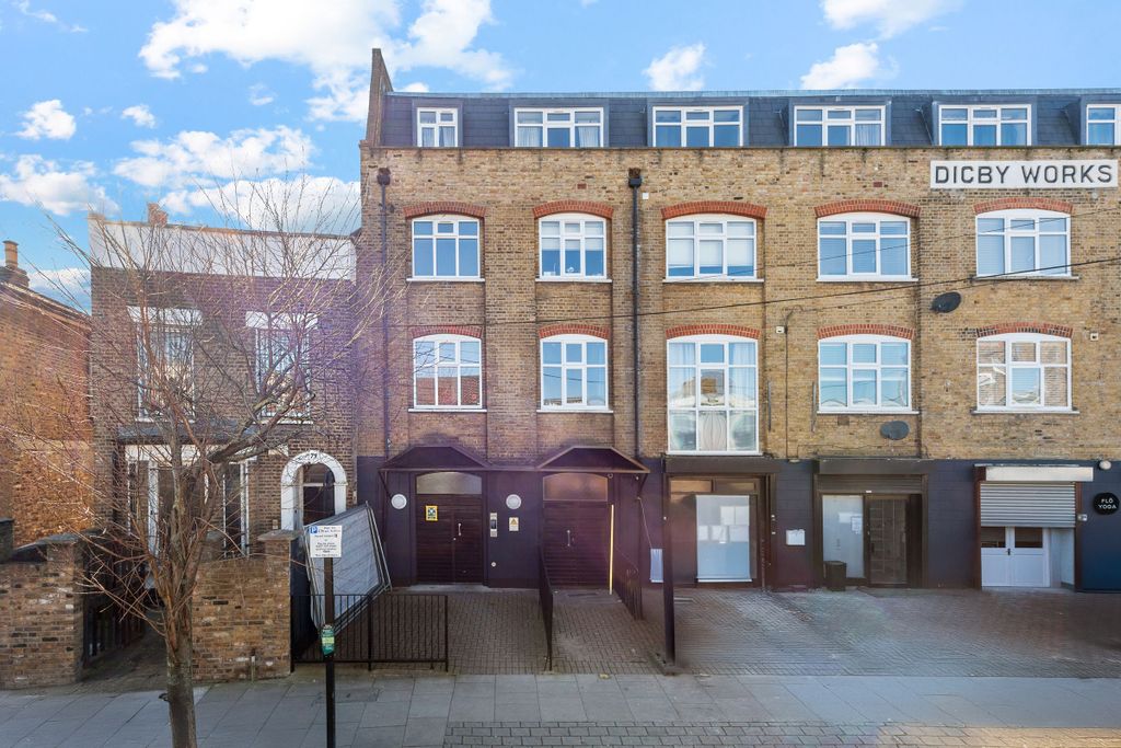 Property photo 2 of 18 Facade