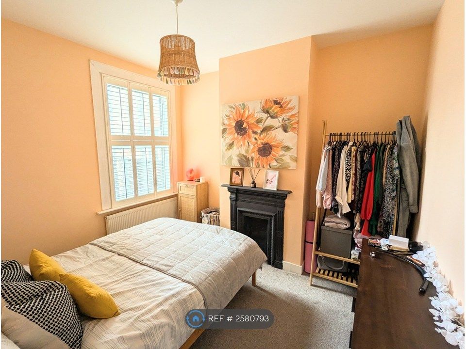 Property photo 2 of 10 Double Bedroom