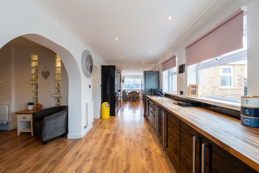 Property photo 2 of 24 4581814