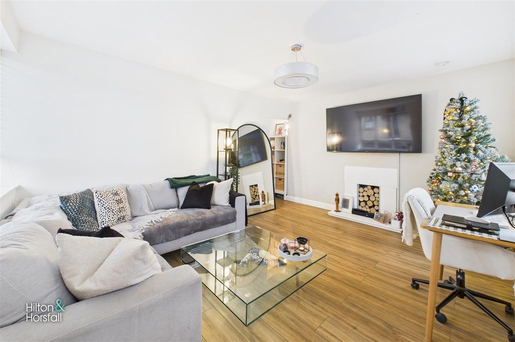 Property photo 2 of 12 Gisburn Road