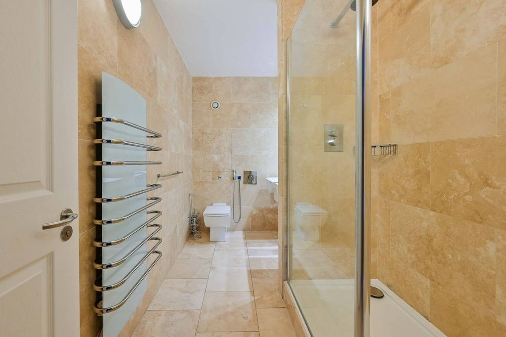 Property photo 3 of 6