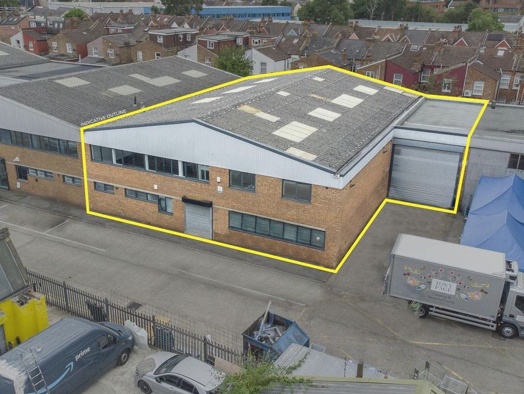 Property photo 1 of 6 Unit 5 Chapmans Park.Jpg