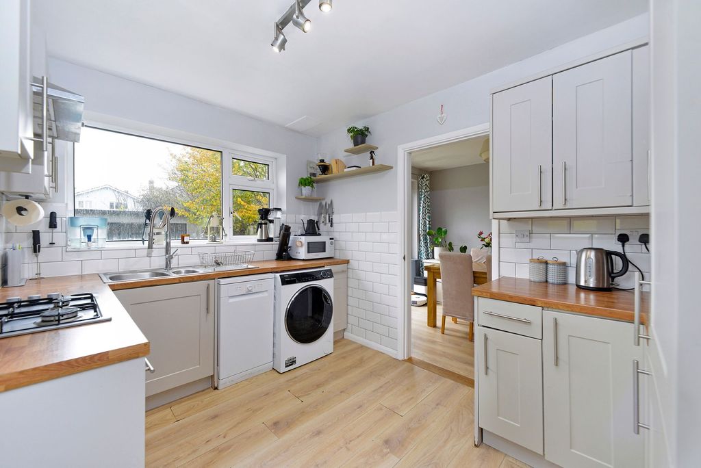 Property photo 3 of 17 Photo 4