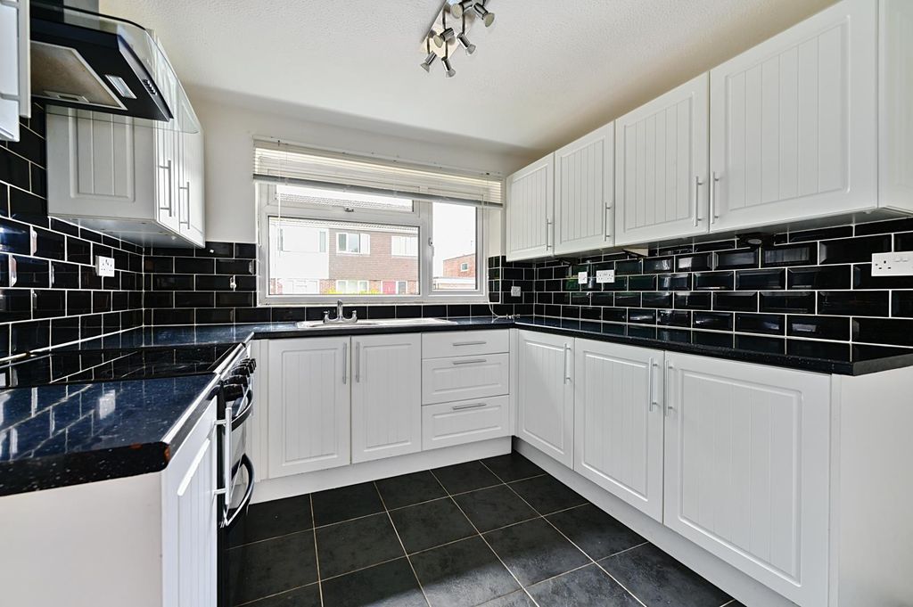 Property photo 2 of 14 Kitchen