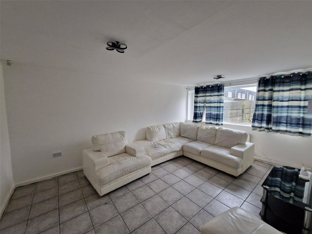 Property photo 2 of 11 Picture No. 04