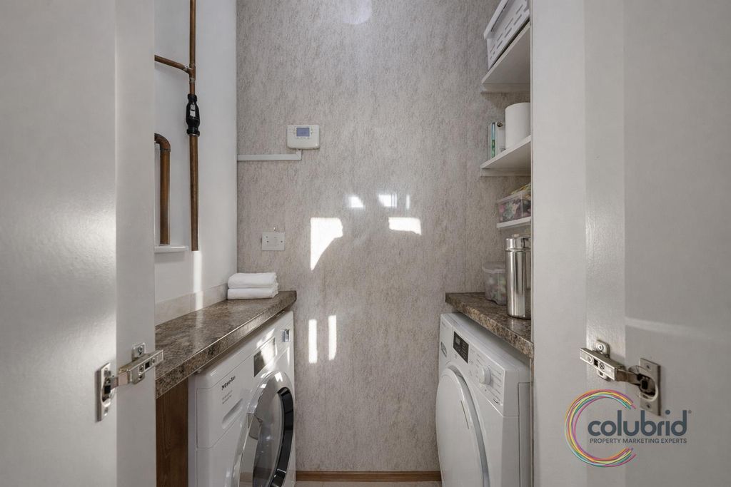 Additional image 9 of 5 bed semi-detached house for saleBlackshots Lane, Grays RM16