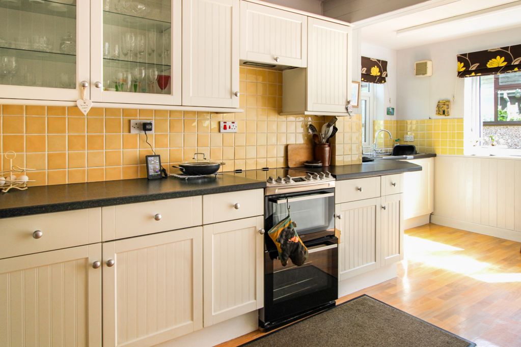 Property photo 2 of 14 Kitchen