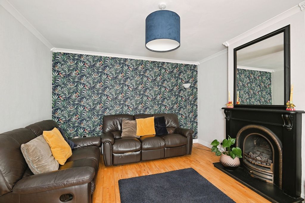 Property photo 2 of 11 Lounge