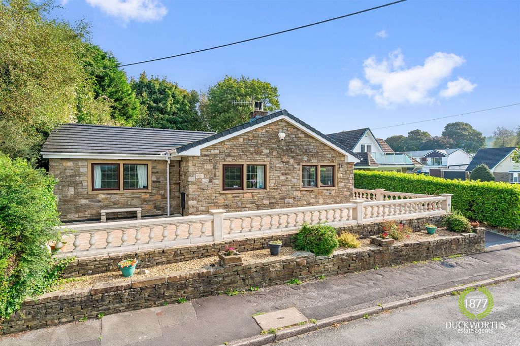 Property photo 1 of 41