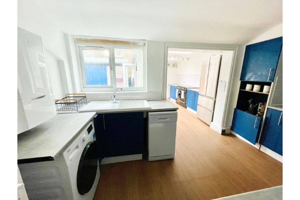 Property photo 3 of 23