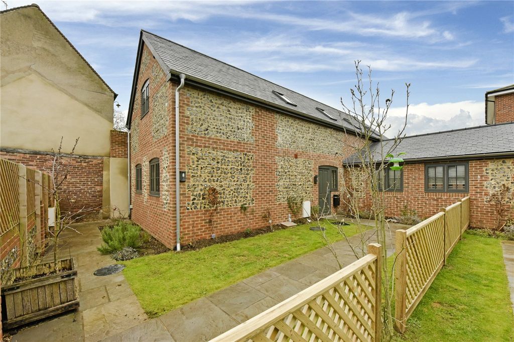 Property photo 2 of 10 Exterior