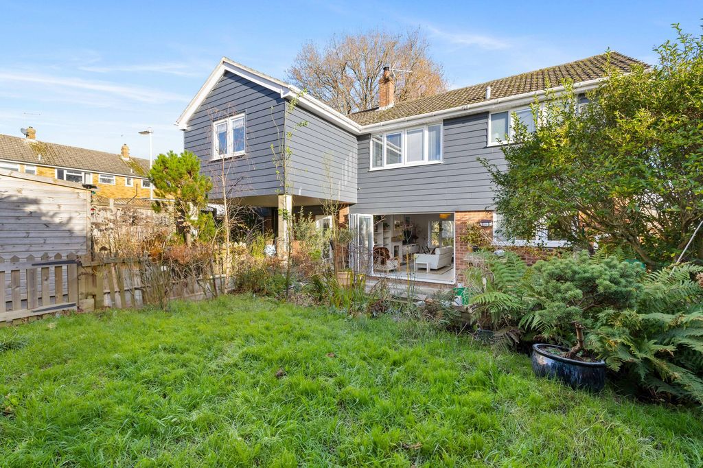 Property photo 2 of 20