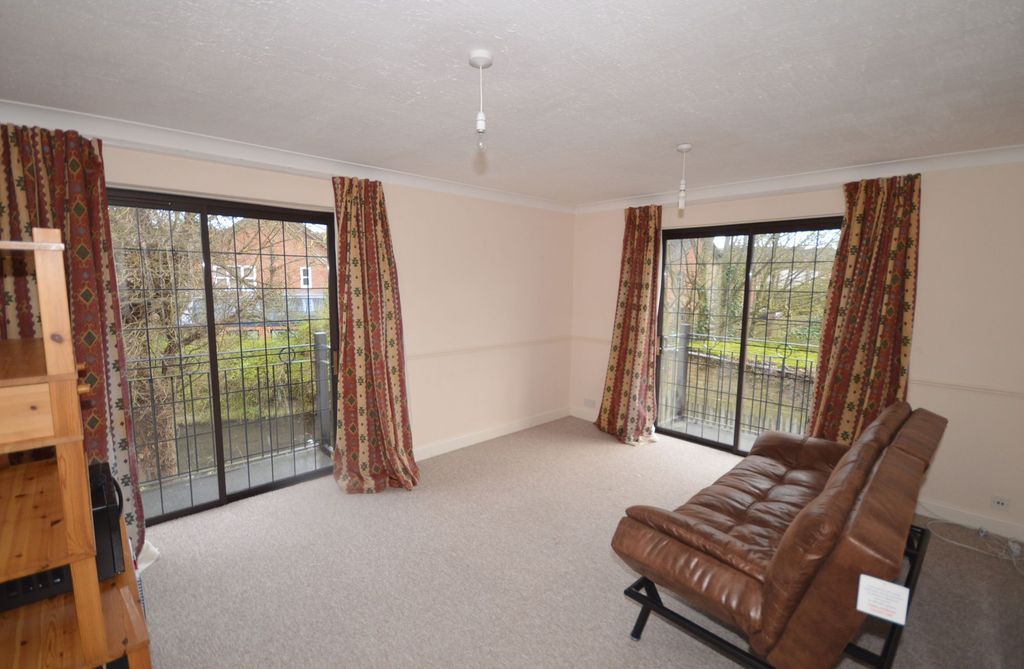 Property photo 2 of 3 Living Room