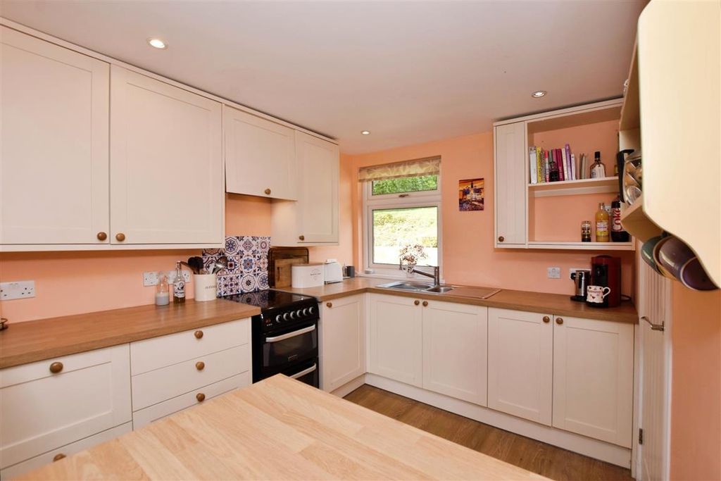 Property photo 3 of 27