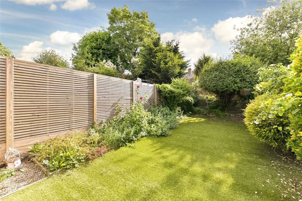 Property photo 2 of 9 Garden