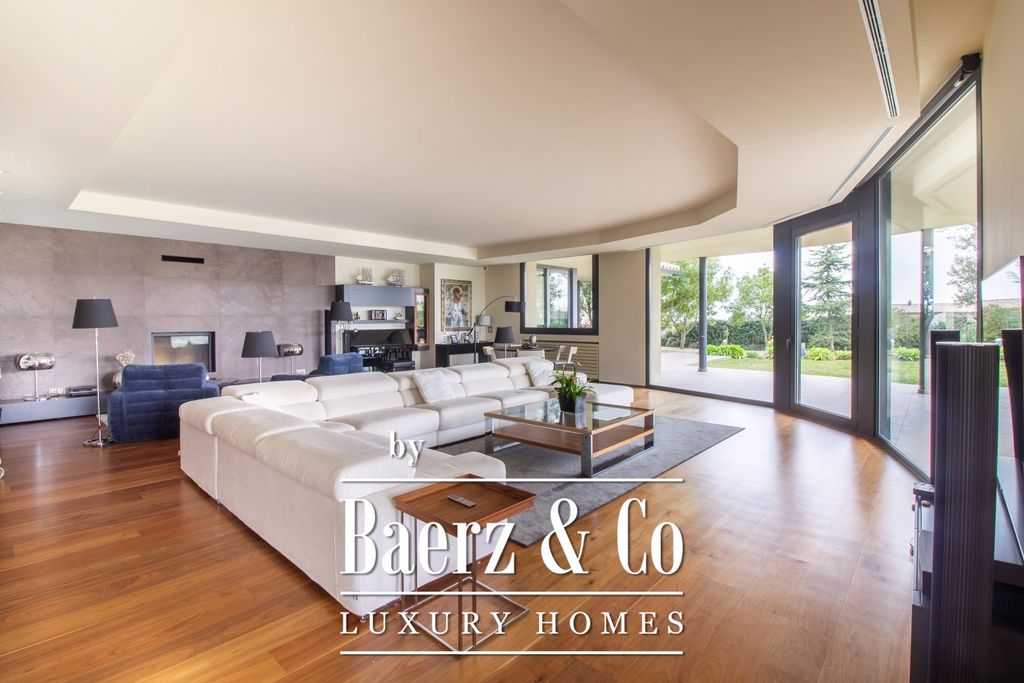 Property photo 3 of 39