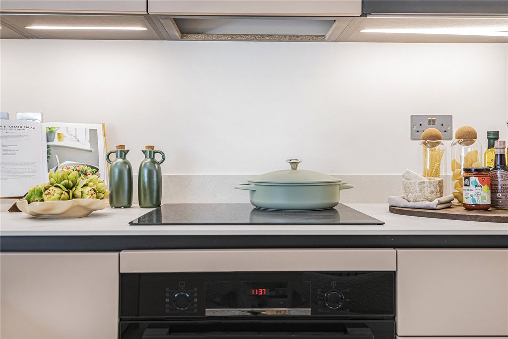 Property photo 3 of 7 Kitchen