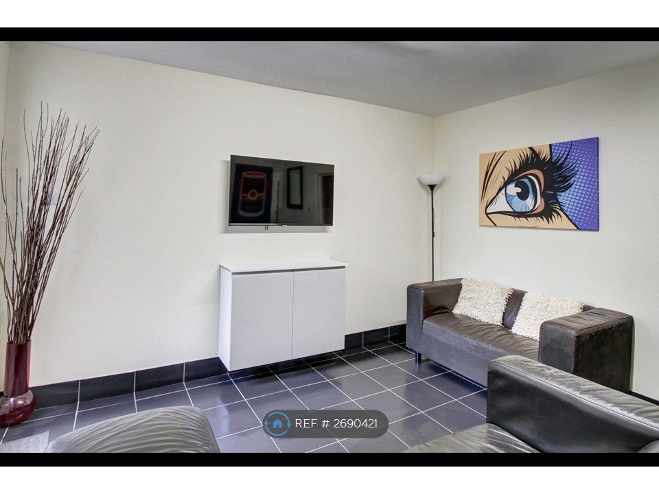 Property photo 1 of 12 Lounge