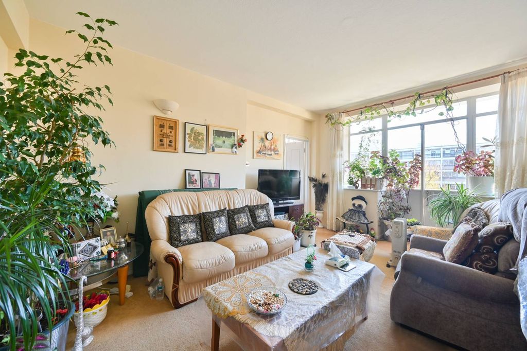 Property photo 2 of 6