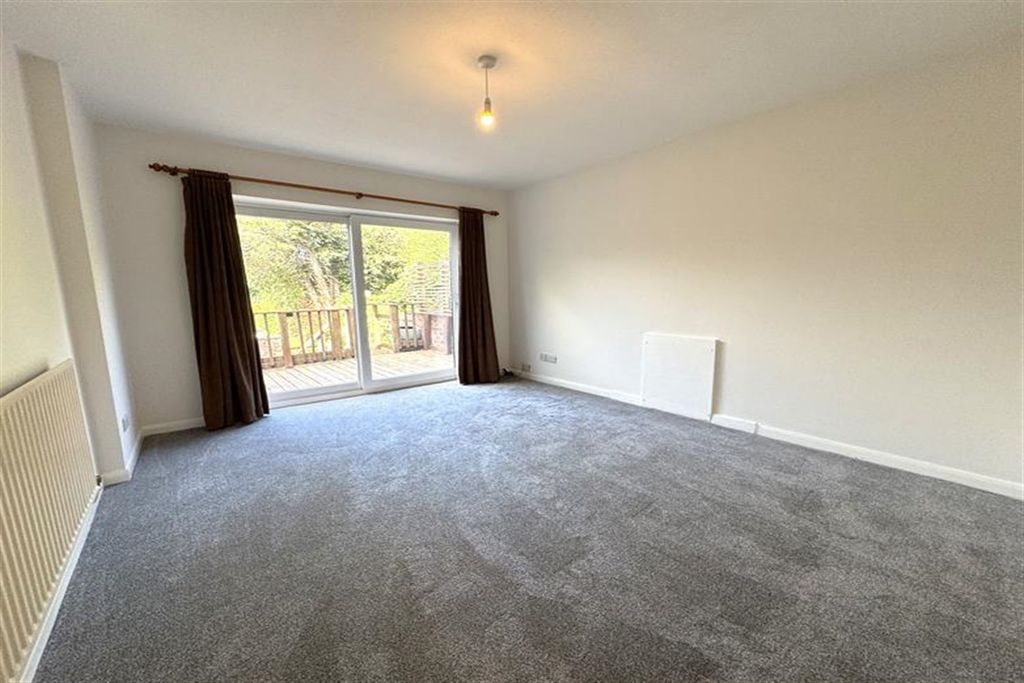 Property photo 3 of 11 (Main)