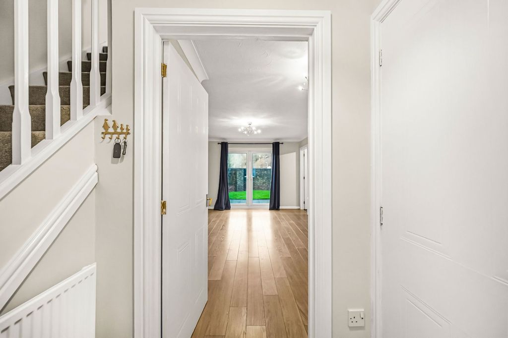 Property photo 3 of 28