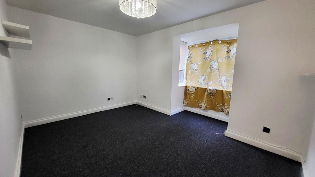 Property photo 2 of 6 Image