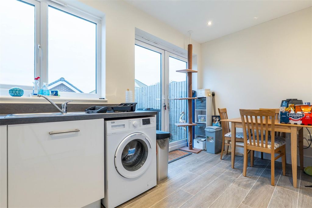 Property photo 3 of 18 Kitchen/Dining Room