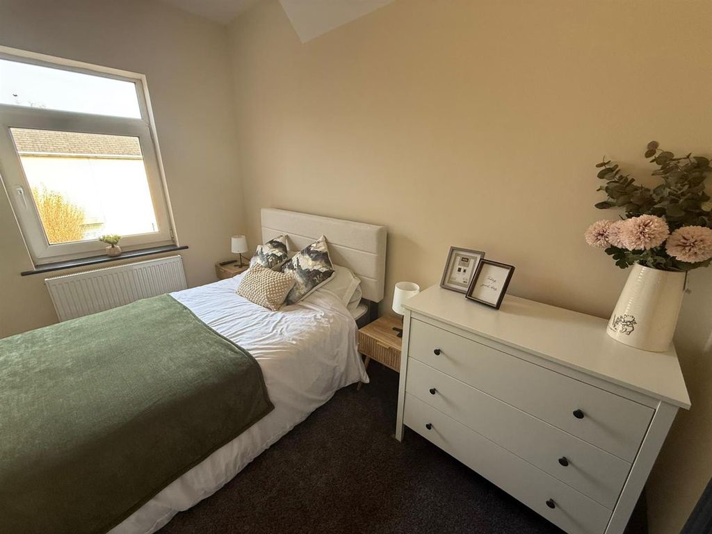 Property photo 3 of 7 Room 4 1.Jpeg