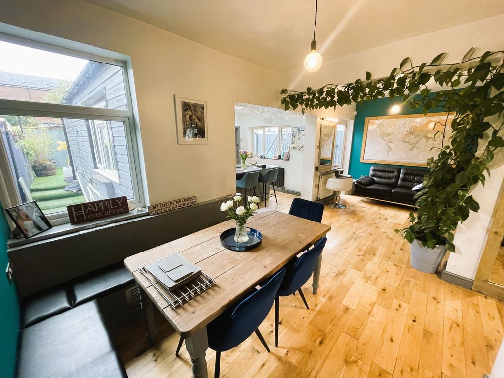 Property photo 2 of 35
