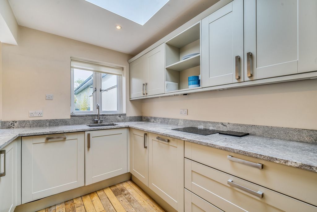 Property photo 2 of 12 1361686-21-68De6B...