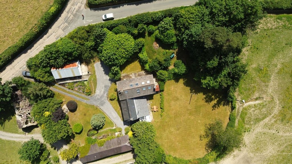 Property photo 2 of 39