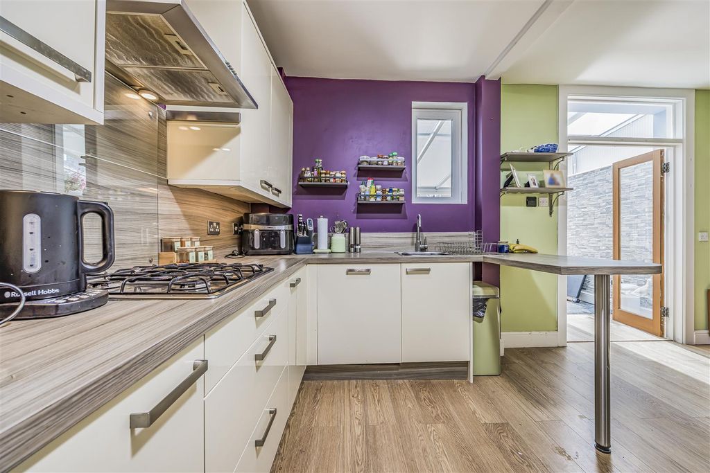 Property photo 3 of 27 54 Fordingbridge Road, Southsea-Porticomarketing-S