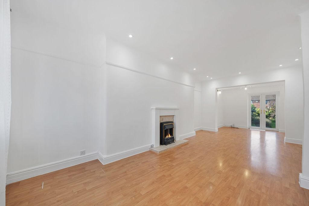 Property photo 2 of 24