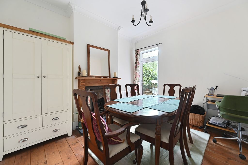 Property photo 3 of 13 1