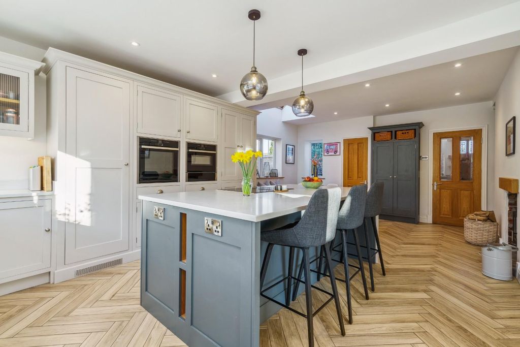 Property photo 2 of 24 84393_48 Bradford Road Guiseley(9).Jpg