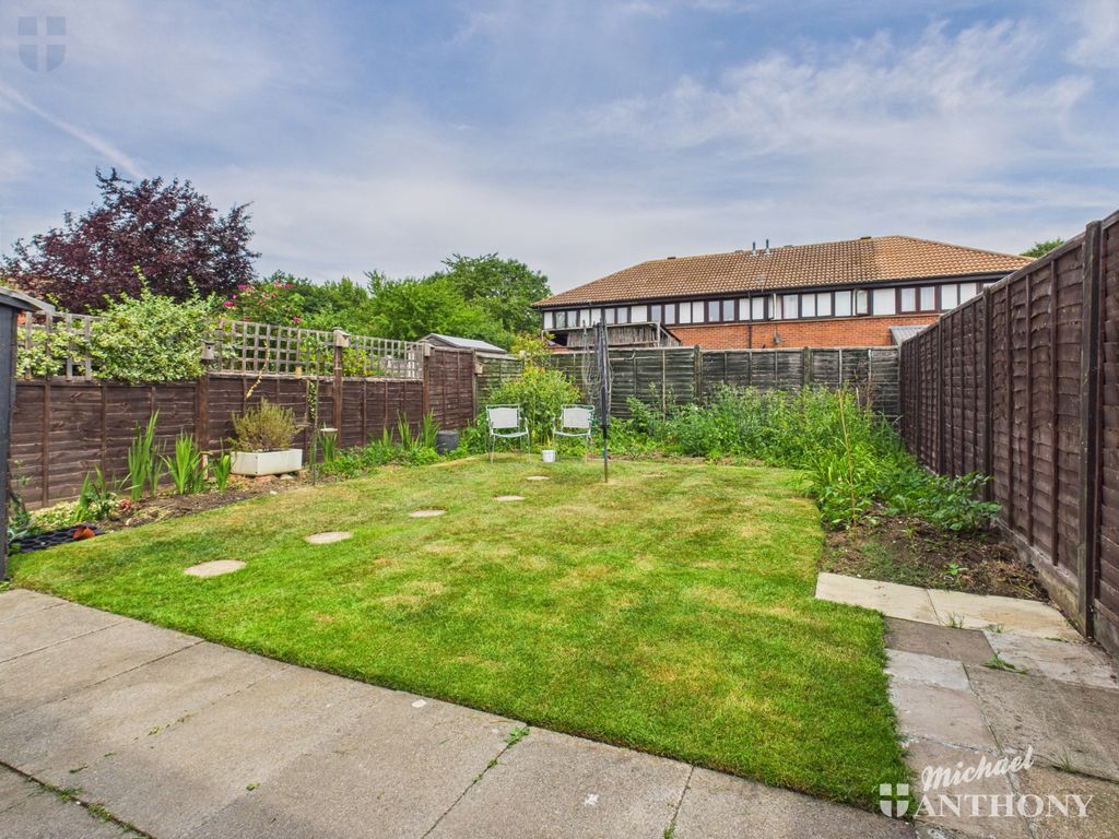 Property photo 3 of 12 Cam03852G0-Pr0327-Still011