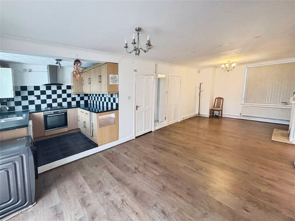 Property photo 3 of 12 Living/Kitchen