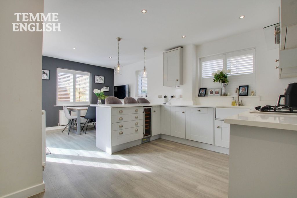 Property photo 3 of 42