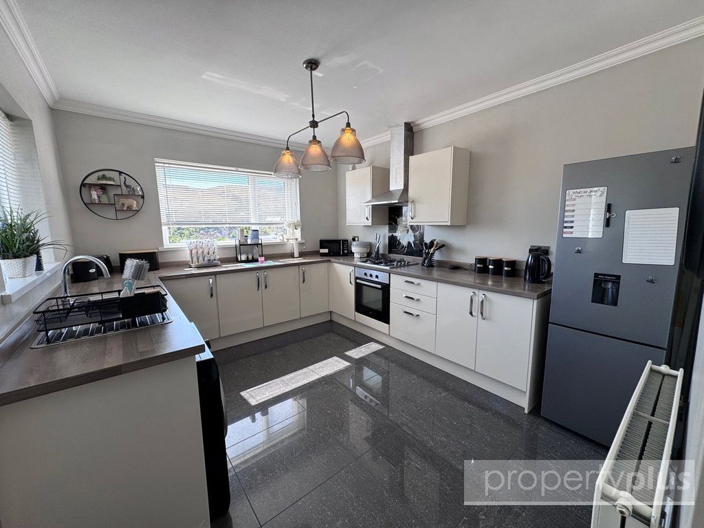 Property photo 1 of 16 Picture No. 12