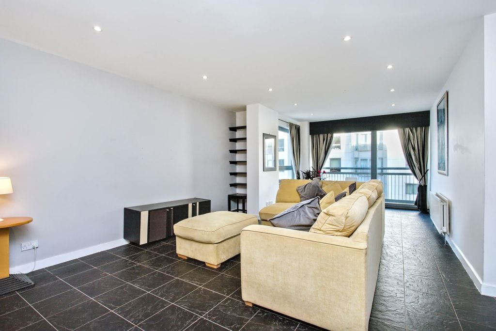 Property photo 2 of 22 4733081