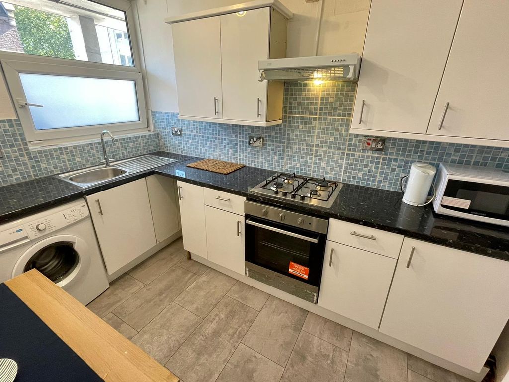 Property photo 3 of 25