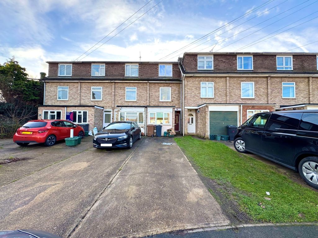 Property photo 1 of 14 St Johns Road, Chelmsford, Essex, CM2 9Pe