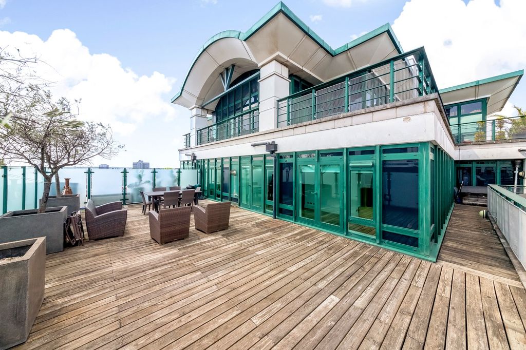 Property photo 1 of 14 External