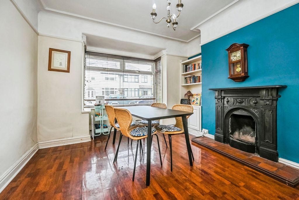 Property photo 3 of 17 Photo